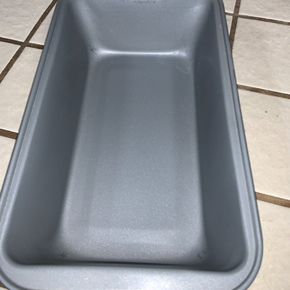 Silver Toned Non Stick 11" Baking Loaf Pan